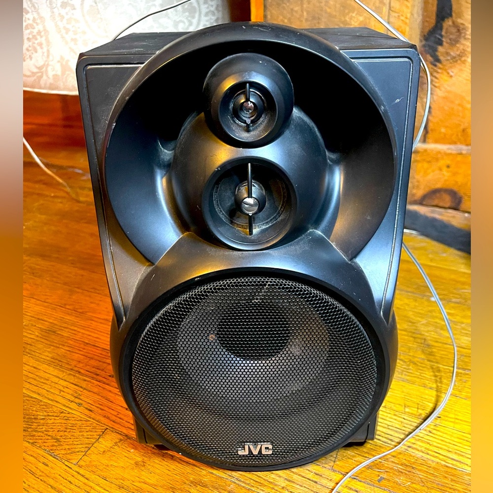 JVC Surround Speaker with speaker wire
